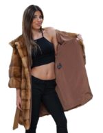 cappotto di visone orizzontale honey con cappuccio modello kimono con cinta 46