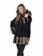 1 Giaccone 56 in pelliccia di persiano colore nero e grigio con pelliccia rex cappuccio bordato