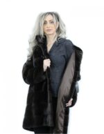 Пальто с капюшоном из красного дерева длиной 90 см, размер 48, горизонтальный мех норки, внешние карманы — изображение 7