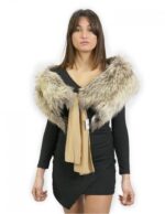 Stola in pelliccia di volpe scollo omerale beige con sciarpa da allacciare accessorio