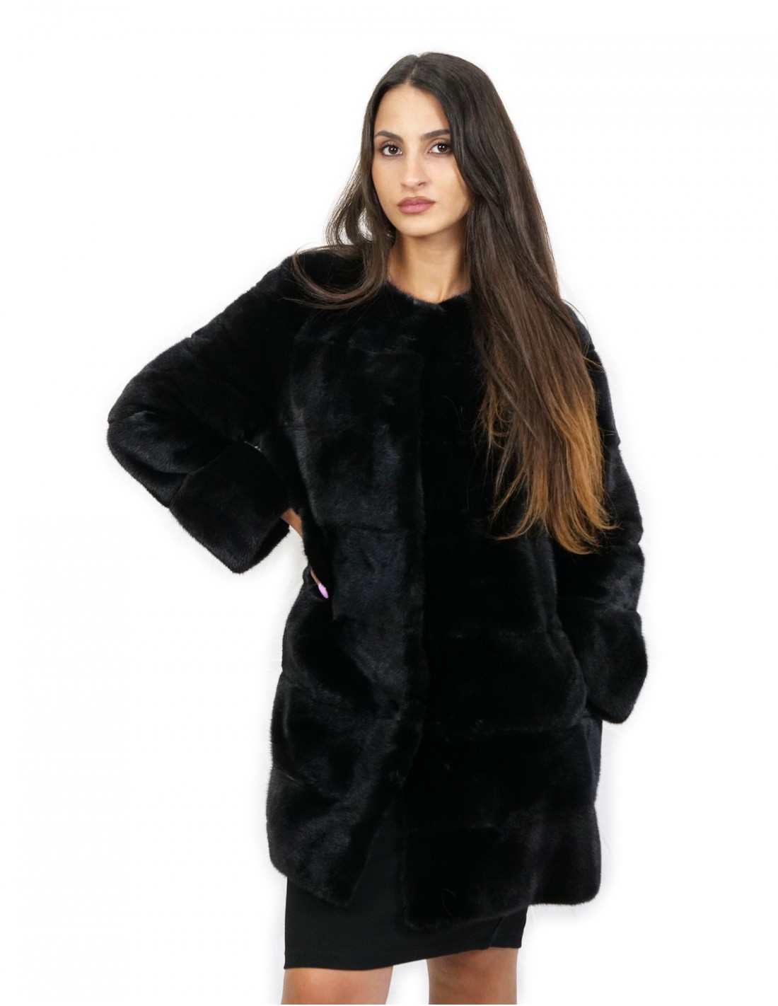 Cappottino senza collo o collo chanel 44 visone orizzontale manica a tre quarti e tasche esterne Cappottino senza collo o collo chanel 44 visone orizzontale manica a tre quarti e tasche esterne