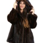 Giacca pelliccia orizzontale mogano cappuccio visone 46 manica lunga tasche esterne chiusura ganci