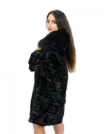 Cappotto in petali di visone 50 con collo in pelliccia di volpe chiusura ganci e maniche lunghe