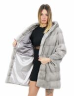 Grauer horizontaler Nerzmantel mit Kapuze 52 84 cm lang mit Außentaschen – Bild 7