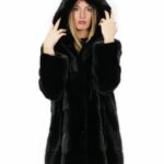Cappottino nero in visone orizzontale con cappuccio 52 lungo 80 centimetri con coulisse vita