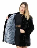 Schwarzer horizontaler Nerzmantel mit Kapuze 52 80 cm lang mit Kordelzug Taille – Bild 6