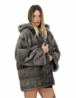Cappottino 48 lungo 76 centimetri blu iris in visone orizzontale con cappuccio con tasche esterne