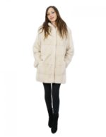 Cappottino beige in visone orizzontale con cappuccio 44 lungo 88 centimetri con coulisse vita