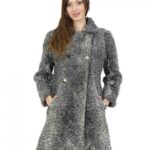 Cappotto in pelliccia di persiano 44 grigio chiaro con manica lunga e tasche esterne