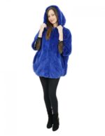 Mantella pelliccia 52 blu chiaro visone trasversale con maniche lunghe e cappuccio chiusura ganci