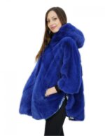 Mantella pelliccia 52 blu chiaro visone trasversale con maniche lunghe e cappuccio chiusura ganci