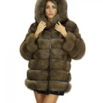 Cappotto in volpe marrone 44 con lavorazione orizzontale intera con cappuccio chiusura con zip e laterali