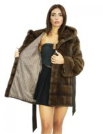 Cappotto 44 lungo 82 centimetri in pelliccia di visone demi marrone con cappuccio con bottone e cinta pelle