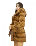 Cappotto 42 lungo 82 centimetri in pelliccia di visone gold con cappuccio foderato in pelliccia e chiusura con bottone e cintura