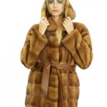 Cappotto 44 lungo 82 cm in pelliccia di visone gold con cappuccio foderato in pelliccia e chiusura con bottone e cinta