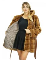 Cappotto 44 lungo 82 cm in pelliccia di visone gold con cappuccio foderato in pelliccia e chiusura con bottone e cinta
