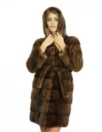 Cappotto 46 lungo 90 cm in pelliccia visone demi cappuccio e chiusura con ganci interni e cintura in pelliccia