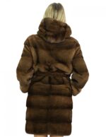 Cappotto 46 lungo 90 cm in pelliccia visone demi cappuccio e chiusura con ganci interni e cintura in pelliccia