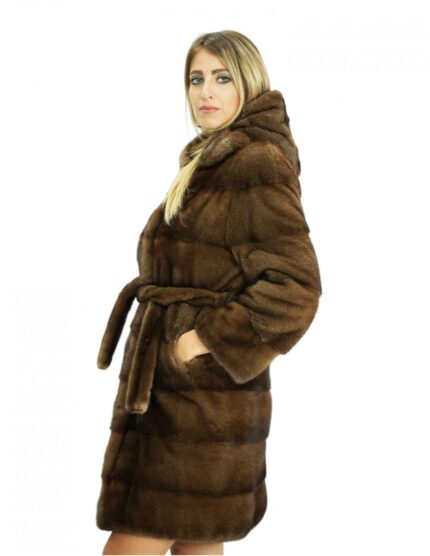 Cappotto 42 lungo 90 cm in pelliccia visone demi cappuccio e chiusura con ganci interni e cintura in pelliccia