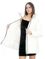 Piumino bianco panna 46 con stoffa sul davanti e sulle maniche lunghe cappuccio zip