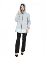 Piumino celeste 52 con stoffa sul davanti e sulle maniche lunghe cappuccio zip