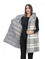 Ärmellose Wendeweste 52, graues Karomuster auf der einen Seite und Daunenjacke mit Kapuze und Reißverschluss auf der anderen – Bild 7