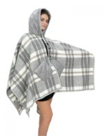 Woll-Cape-Poncho mit grau karierten Dauneneinsätzen mit Kapuze und Knopfverschluss, Außentaschen – Bild 4