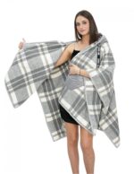 Woll-Cape-Poncho mit grau karierten Dauneneinsätzen mit Kapuze und Knopfverschluss, Außentaschen – Bild 8