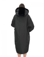 Cappotto reversibile con pelliccia di montone e piumino in piuma 48 nei colori oro e nero manica lunga chiusura zip