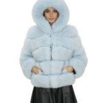 Giacca lunga 64 cm 42 pelliccia volpe celeste lavorazione orizzontale con maniche lunghe e cappuccio
