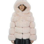 Giacca lunga 64 cm 42 pelliccia volpe rosa cipria lavorazione orizzontale con maniche lunghe e cappuccio