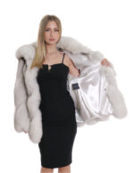 Damen 44 Weiße Gradient Fur Hood Transverse Fox Jacke mit Langarmgürtel – Bild 7