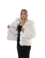 Giacca lunga 64 cm 44 pelliccia volpe bianco ottico lavorazione orizzontale con maniche lunghe e cappuccio