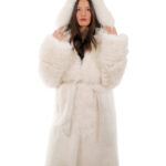Cappotto volpe bianco 48 lungo 108 centimetri manica lunga cintura esterna in pelle cappuccio enorme