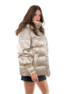 Champagnersilberne Daunenjacke 48 mit Kragen und Manschetten elastische Kapuze aus Wolle mit Knöpfen – Bild 3