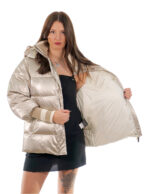 Champagnersilberne Daunenjacke 48 mit Kragen und Manschetten elastische Kapuze aus Wolle mit Knöpfen – Bild 7