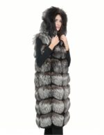 Gilet lungo in pelliccia di volpe argentata 52 con cappuccio e pelle scamosciata 112 centimetri