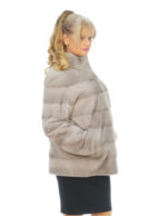 72 cm langer Saphir-Nerzpelzmantel 48 mit langen Ärmeln und Außentaschen – Bild 3