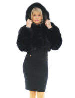 Kurze Jacke aus schwarzem Fuchsfell 50 langärmelige Kapuzenverschlüsse