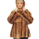 54 REX Pelzjacke mit Paspelkragen und abnehmbarer brauner Kapuze, langen Ärmeln, Außentaschen
