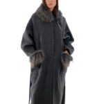 Cappotto cashmere e lana grigio antracite 46 collo e tasche con pelliccia di volpe staccabile lungo 116 centimetri