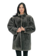 Cappotto in montone maniche lunghe polsi stretti 50 lungo 80 centimetri bottone al collo pistagna
