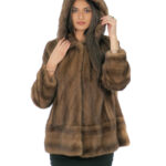 Cappotto in pelliccia di visone demi 50 modello verticale con fasce orizzontali polsi e fondo cappuccio