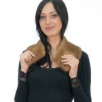 Colletto tondo in pelliccia di visone gold lungo 64 centimetri alto 12 con bottoncini clips