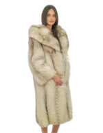 Cappotto lunghissimo 108 centimetri di volpe filettata bianco sfumato manica lunga e cappuccio foderato stoffa