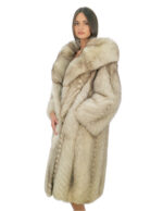 Cappotto lunghissimo 108 centimetri di volpe filettata bianco sfumato manica lunga e cappuccio foderato stoffa