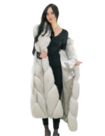 Weiße Weste mit Farbverlauf Fox Hood 48 mit Außengürtel aus Leder und mit Fuchsleder gefütterter Kapuze – Bild 6