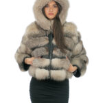 Giacca bomber in pelliccia di volpe 42 beige con cappuccio foderato pelliccia nero e zip manica lunga