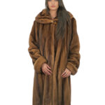Cappotto lungo in pelliccia visone demi trasportata 46 con collo grande italiano e manica lunga con risvolto