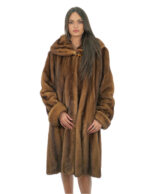 Cappotto lungo in pelliccia visone demi trasportata 46 con collo grande italiano e manica lunga con risvolto